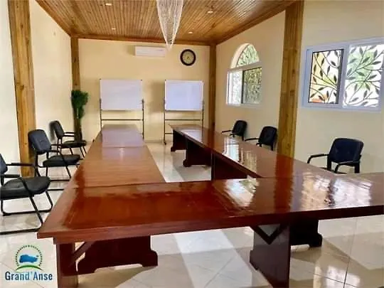 Nounie Guest House 0*, جيريمي هايتي